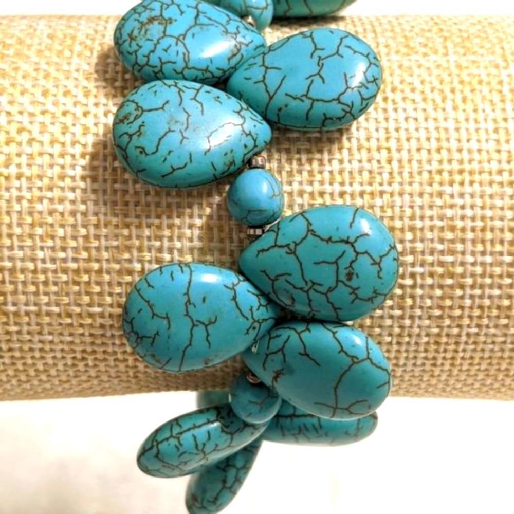 Teardrop Shaped Blue Howlite Turquoise Beaded Stretchy Bracelet - Picture 6 of 6